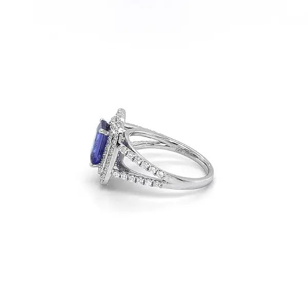Gold Ring with Tanzanite and Diamonds