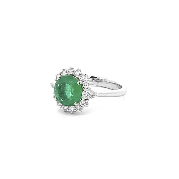 Gold Ring with Emerald and Diamonds