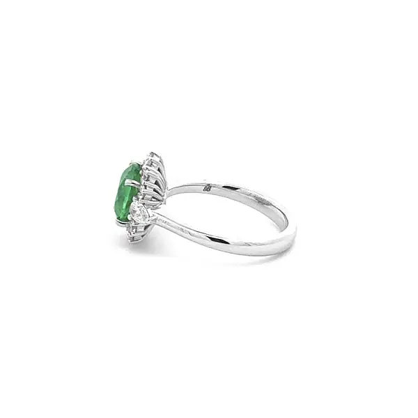 Gold Ring with Emerald and Diamonds