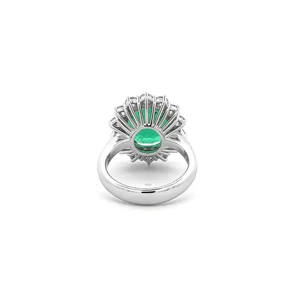 Gold Ring with Emerald and Diamonds