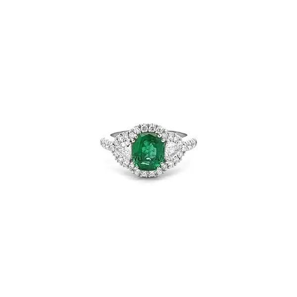 Gold Ring with Emerald and Diamonds