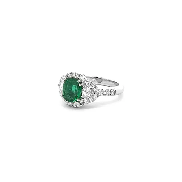 Gold Ring with Emerald and Diamonds