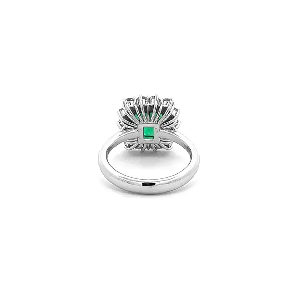 Gold Ring with Emerald and Diamonds