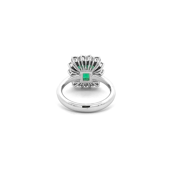 Gold Ring with Emerald and Diamonds