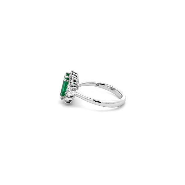 Gold Ring with Emerald and Diamonds