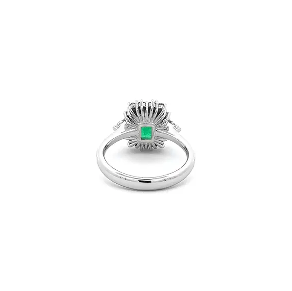 Gold Ring with Emerald and Diamonds