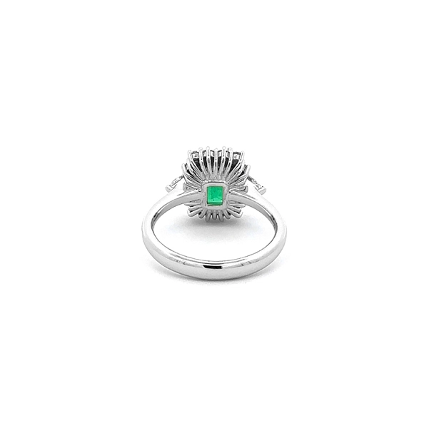 Gold Ring with Emerald and Diamonds