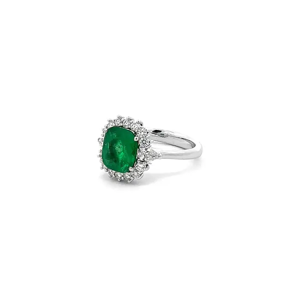 Gold Ring with Emerald and Diamonds