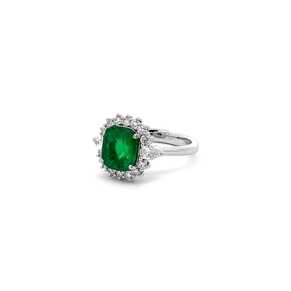 Gold Ring with Emerald and Diamonds