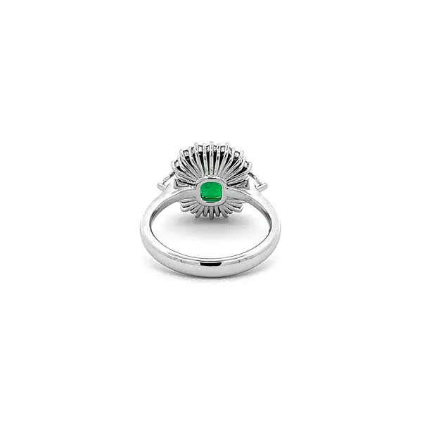 Gold Ring with Emerald and Diamonds