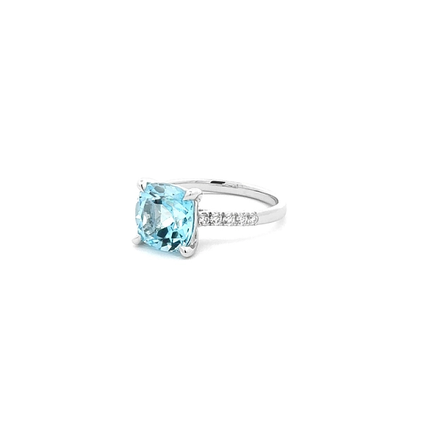 Gold Ring Topaz and Diamonds