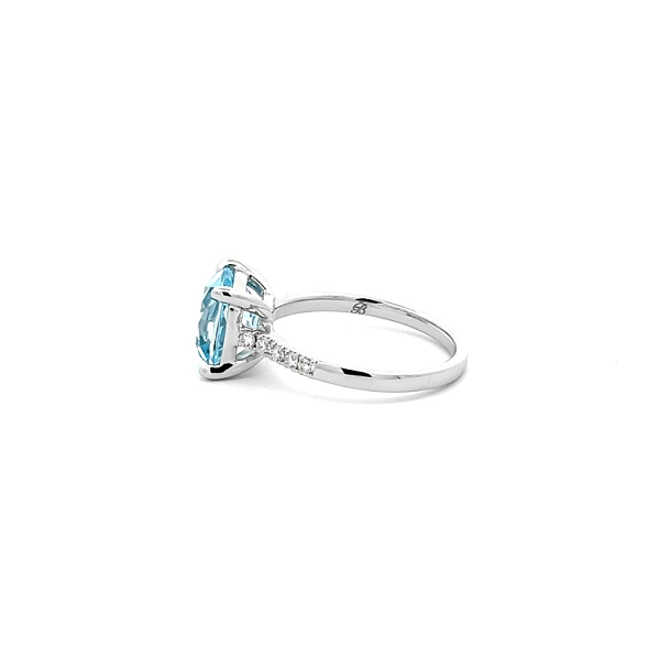 Gold Ring Topaz and Diamonds