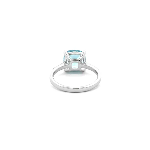 Gold Ring Topaz and Diamonds