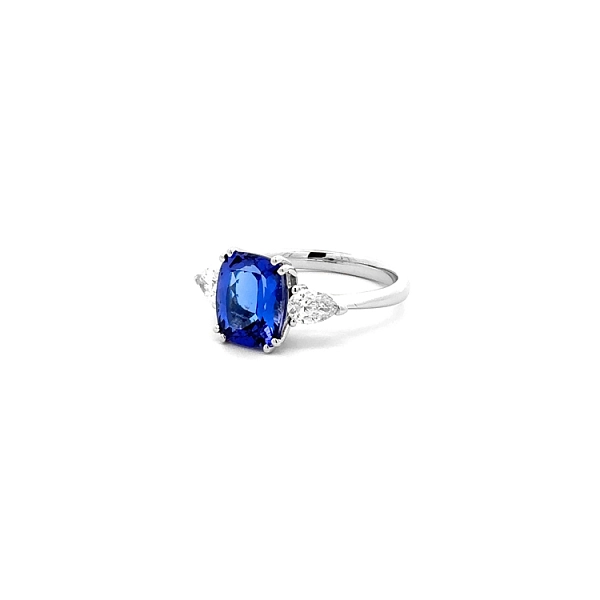 Gold Ring with Tanzanite and Diamonds