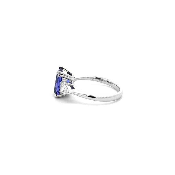 Gold Ring with Tanzanite and Diamonds