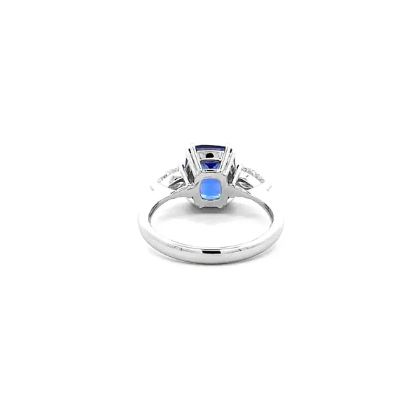 Gold Ring with Tanzanite and Diamonds