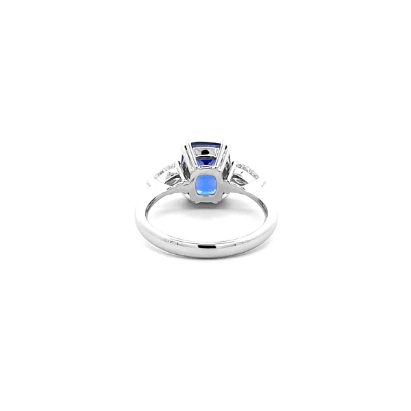 Gold Ring with Tanzanite and Diamonds