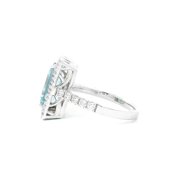 Harmony of Aquamarine and Diamonds in Luxury White Gold
