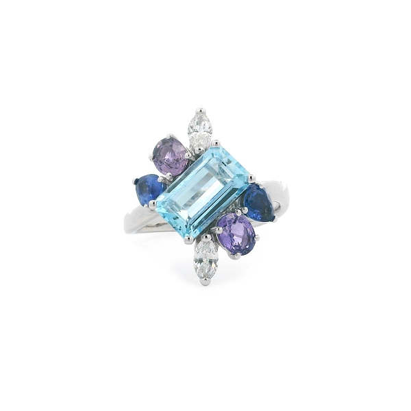 Ring with Aquamarine, Sapphires and Diamonds in Luxury Design
