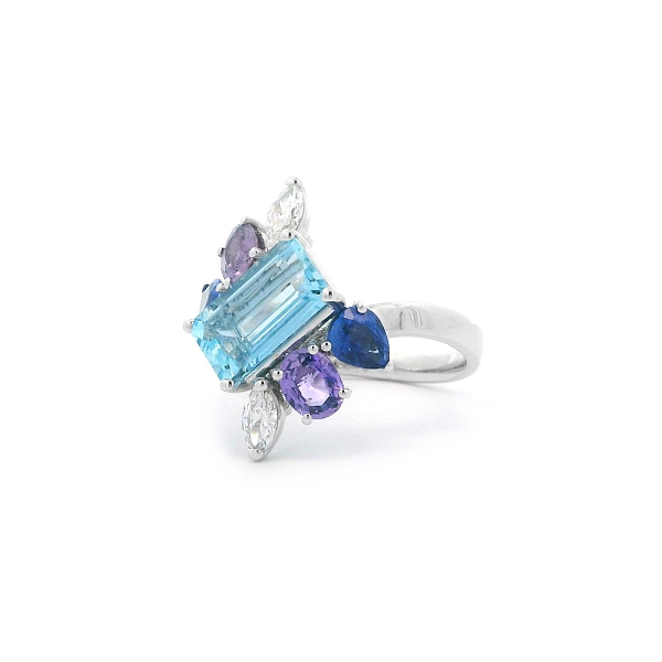 Ring with Aquamarine, Sapphires and Diamonds in Luxury Design