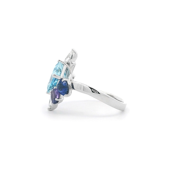 Ring with Aquamarine, Sapphires and Diamonds in Luxury Design