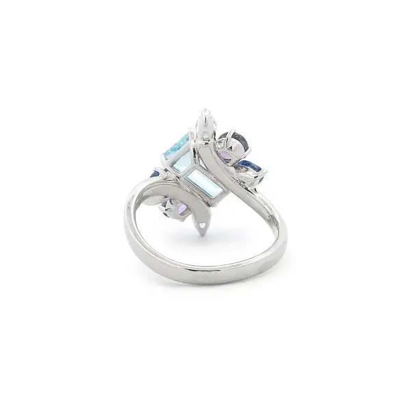 Ring with Aquamarine, Sapphires and Diamonds in Luxury Design