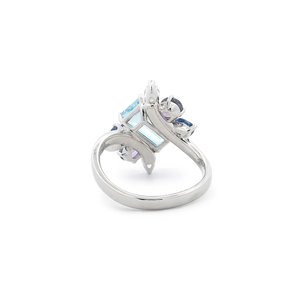 Ring with Aquamarine, Sapphires and Diamonds in Luxury Design