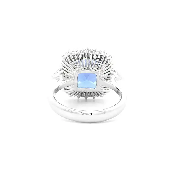 Blue Treasure - Ring with Tanzanite and Diamond Elegance