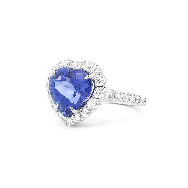 Exclusive Master Ring with Tanzanite in Combination with Diamonds