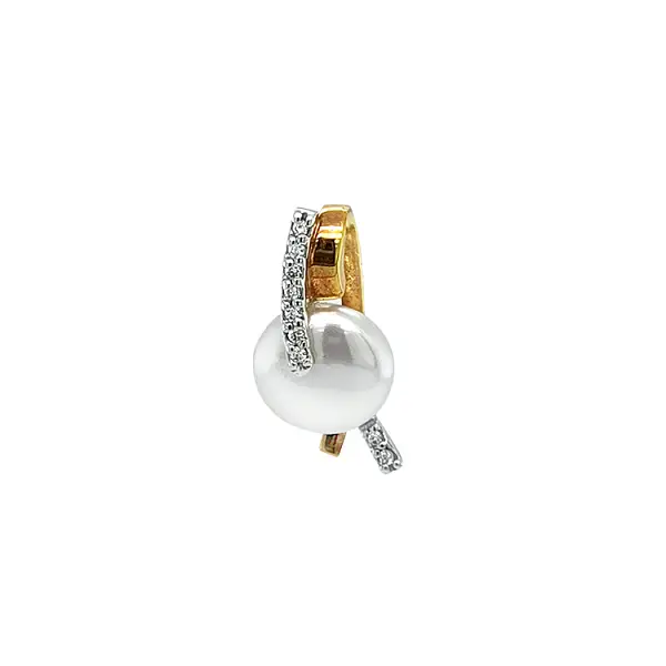 Gold Pendant with Natural Pearl and Diamonds