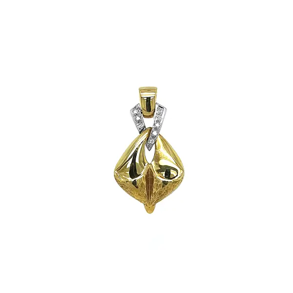 Gold Pendant with Diamonds