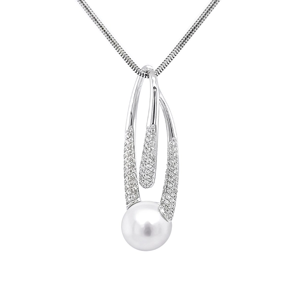 Gold Pendant with Natural Pearl and Diamonds