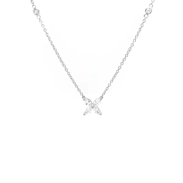 Gold pendant with diamonds