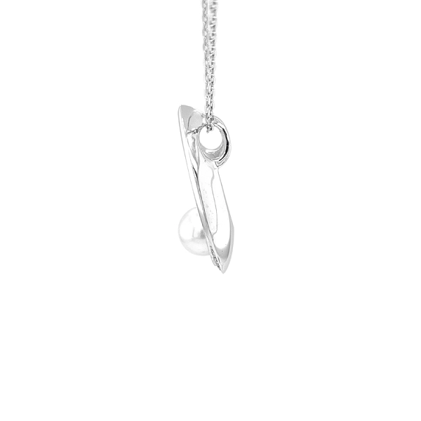 Gold Pendant Natural Pearl and Diamonds