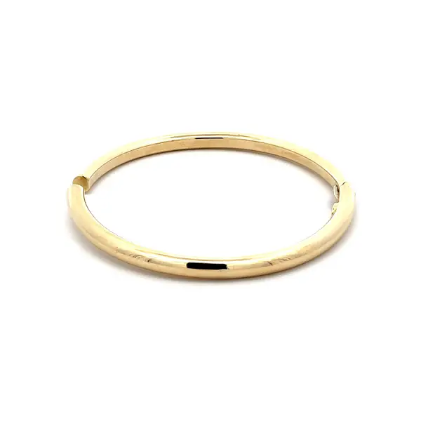 Modern Gold Bracelet with Emphasis on Lightness and Elegance