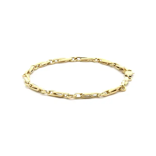 Stylish Gold Bracelet with Intertwined Links