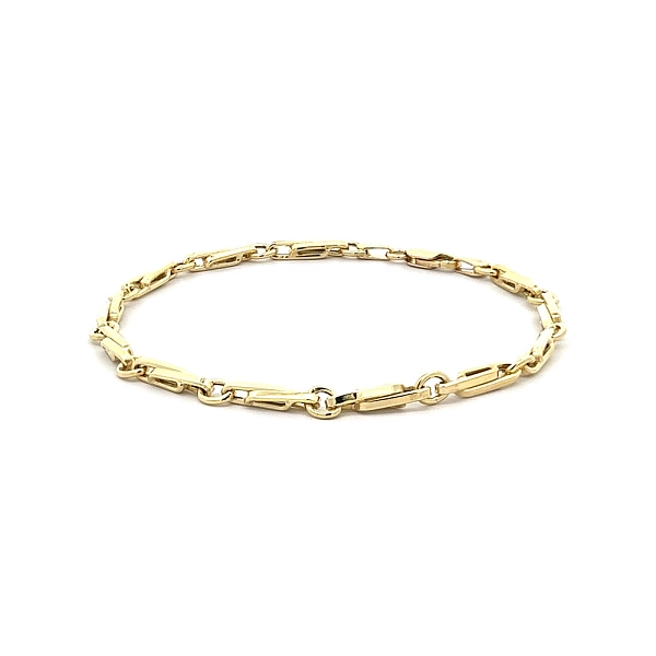 Gold Bracelet with Elegant Chain Design