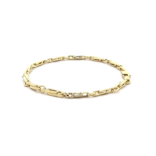 Gold Bracelet with Elegant Chain Design