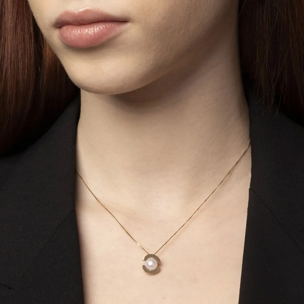 Gold Necklace with Pearl