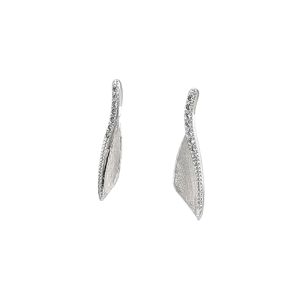 Minimalist Glow of Zircons in Soft White Gold