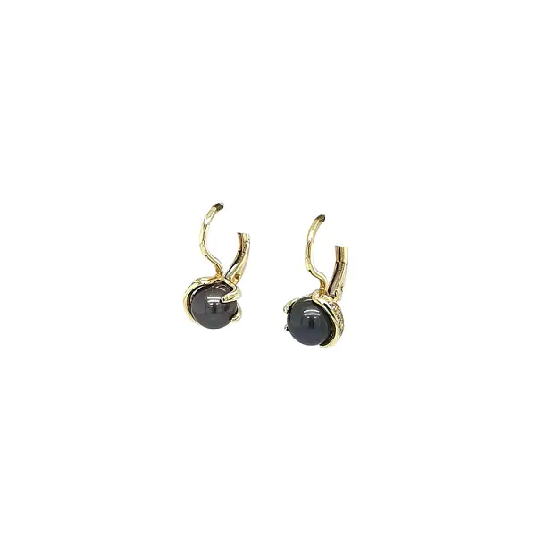 Gold Earrings with Black Pearl