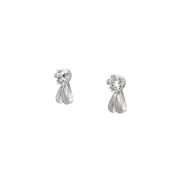 Elegant White Gold Earrings with Minimalist Design