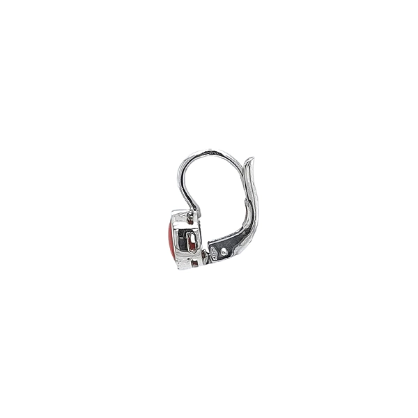 White Gold Short dangle earrings decorated with corals