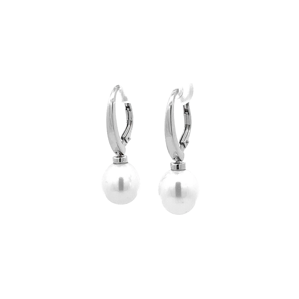 Gold dangle earrings with pearls