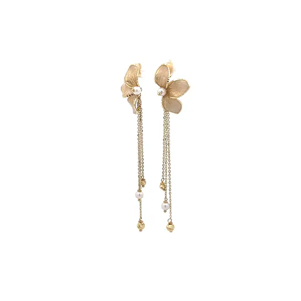 Elegant dangle earrings with golden flower and fine pearls