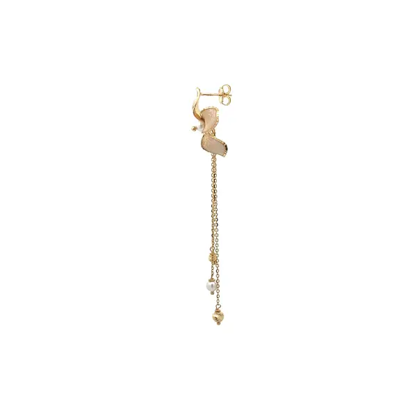 Elegant dangle earrings with golden flower and fine pearls