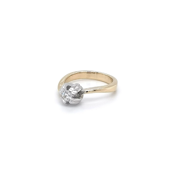 Ring with Zircon made of Combination Gold