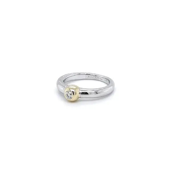 Ring with Zircon made of Combination Gold