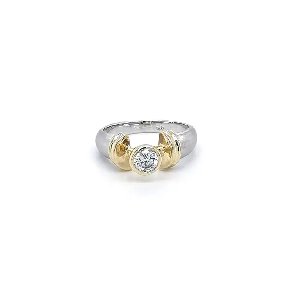 Ring with Zircon made of Combination Gold
