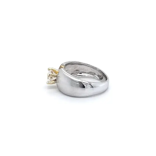 Engagement Ring with Zircon made of Combined Gold